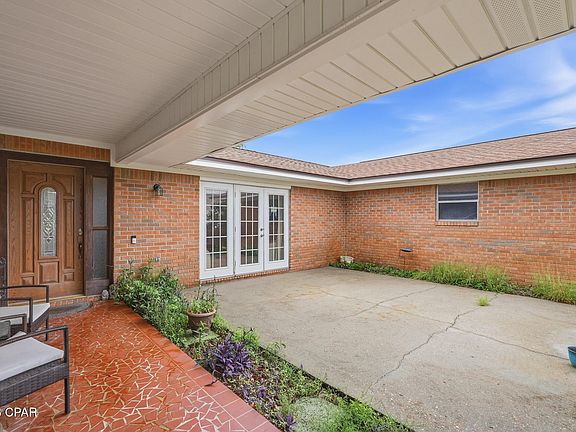 3rd image of 1021 Buena Vista Blvd
