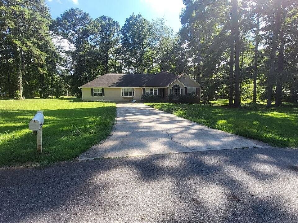 1st image of 102 Douglas Ct