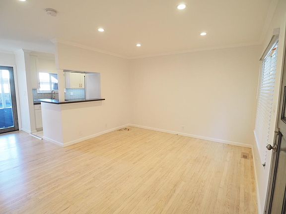 3rd image of 1317 N Holliston Ave APT 2