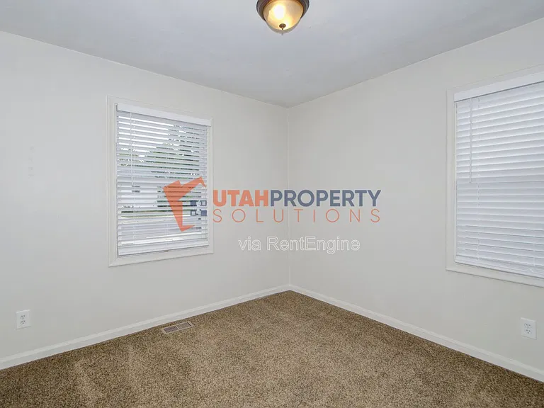 566 E Stringham Ave — Photo 8