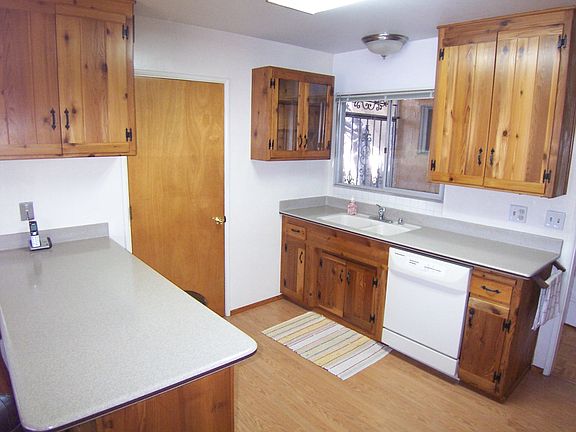 4th image of 8661 Celestine Ave