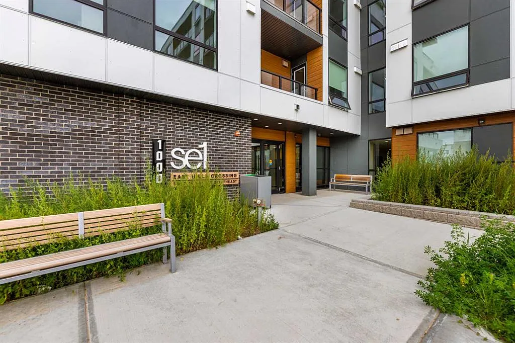 2 bed, 2.0 bath, 744 sqft, $1,950 — Photo 1