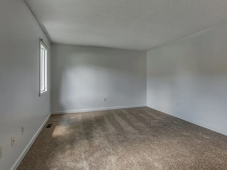 48 Pleasant St — Photo 11