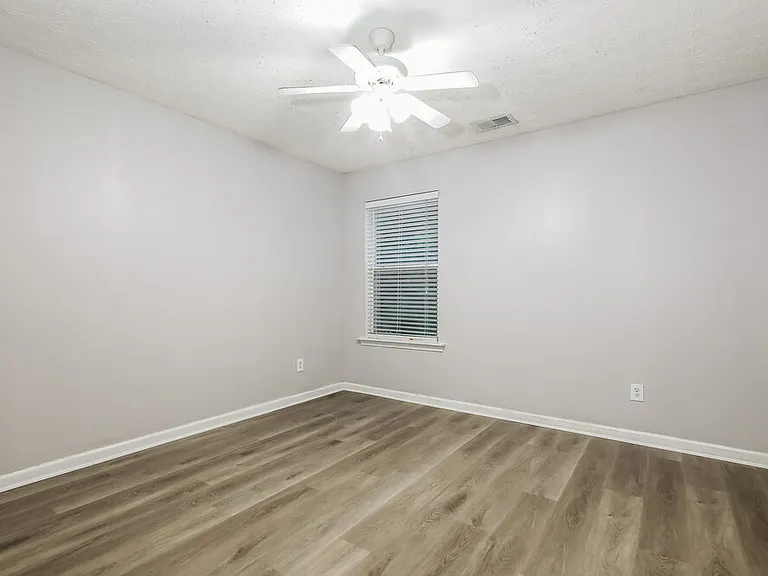 2894 Edgewater St SW — Photo 14