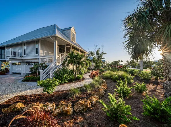 218 Daniel Dr, Sanibel, FL 33957