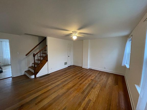 Large Living room with Ceiling Fan