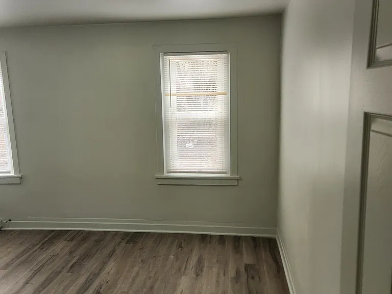 327 E Scull St — Photo 23