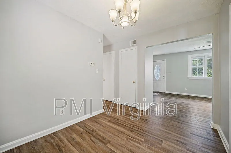 4 bed, 2.0 bath, 1400 sqft, $2,350 — Photo 2