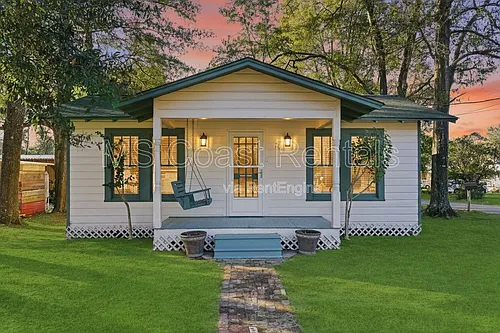20 Martha Ave Photo 1