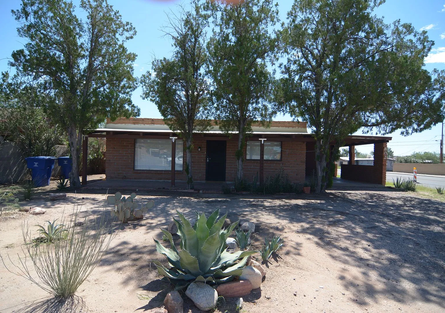 Remodeled 3 Bedroom 2 Bath Home! Close to U of A! — Photo 1