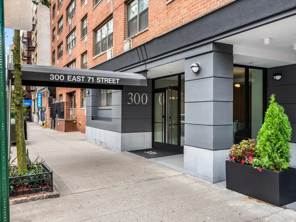 300 East 71st Street image 2 of 13