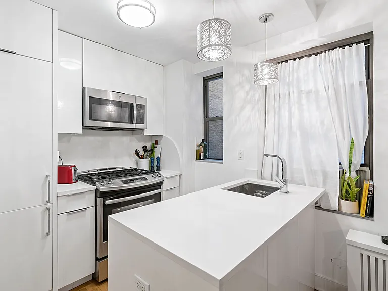 308 W 30th St #2F — Photo 4