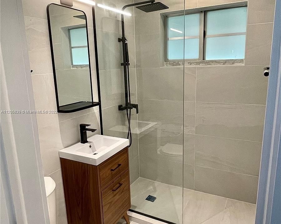 1st image of 3931 Garden Ave #3931