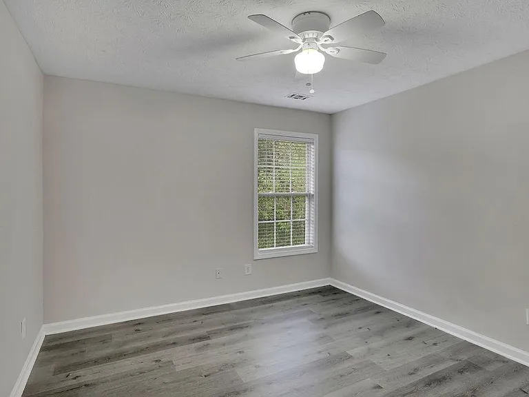3081 Kentmere Dr — Photo 16