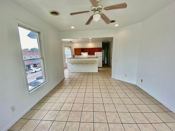 3rd image of 601 W Cross St APT 2