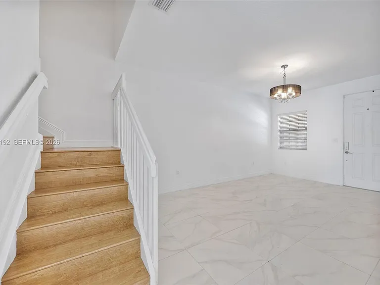 3728 NE 3rd Ct — Photo 12