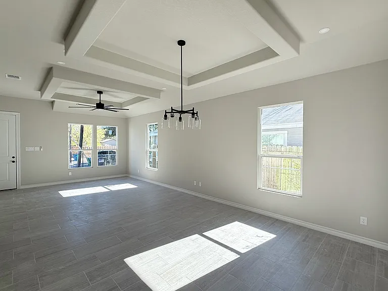 411 Moselle Ave — Photo 7