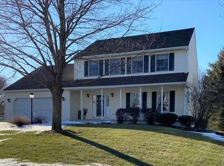 3 Lilac Ln, Latham, NY 12110