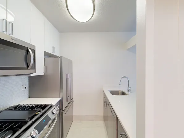 401 East 34th Street S04E image 1 of 9