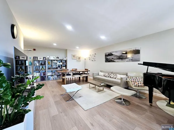 300 Winston Dr APT 2623, Cliffside Park, NJ 07010