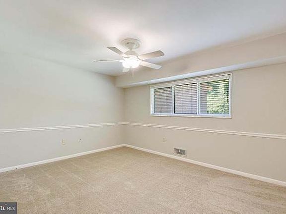 3rd image of 10626 Weymouth St APT 102