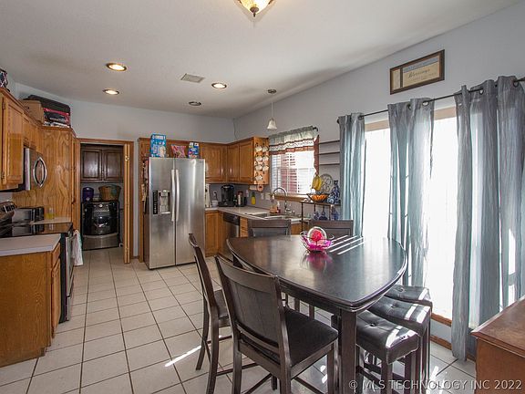 5th image of 1159 E 138th St