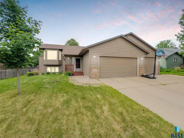3132 S Tyler Ct, Sioux Falls, SD 57103