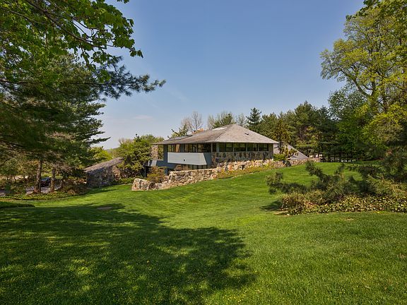 3rd image of 9 Hamptworth Dr