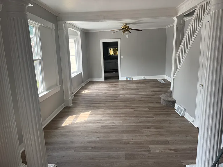 2025-2027 Wayne Ave — Photo 3