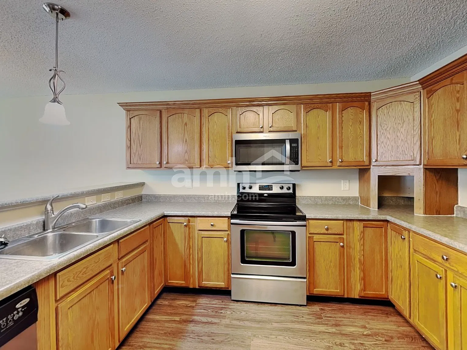 4 bed, 2.5 bath, 2384 sqft, $2,170 — Photo 3