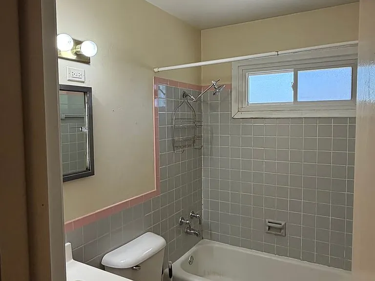 704 Robinwood Ln — Photo 10