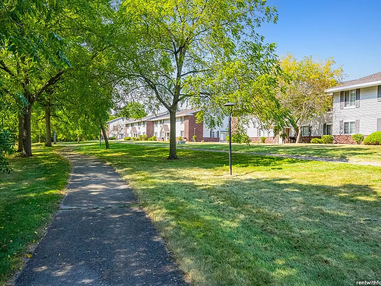 335-339 407 Southtowne Dr — Photo 16