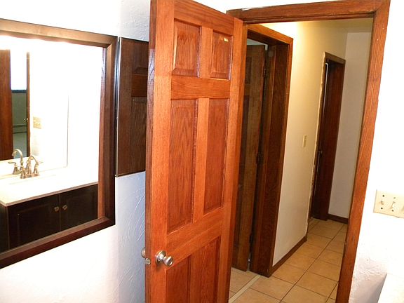 2nd image of 912 21st Ave S #2