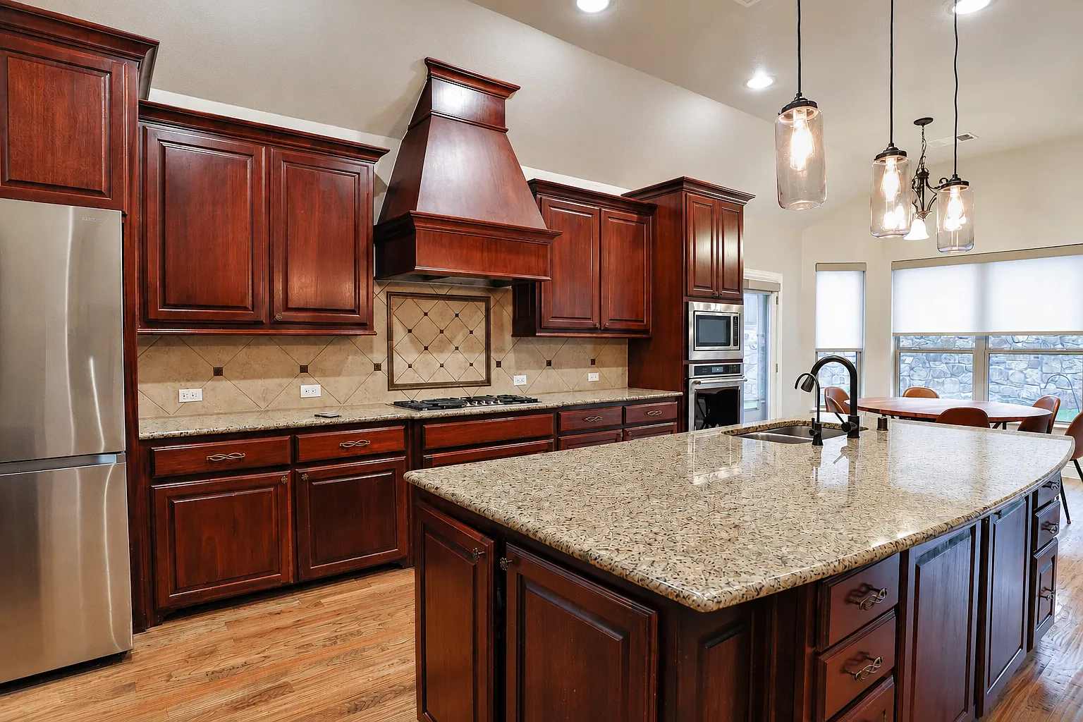 5 bed, 3731 sqft, $4,900 — Photo 3