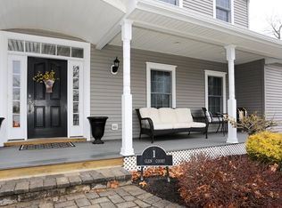 1 Glen Ct, Pearl River, NY 10965