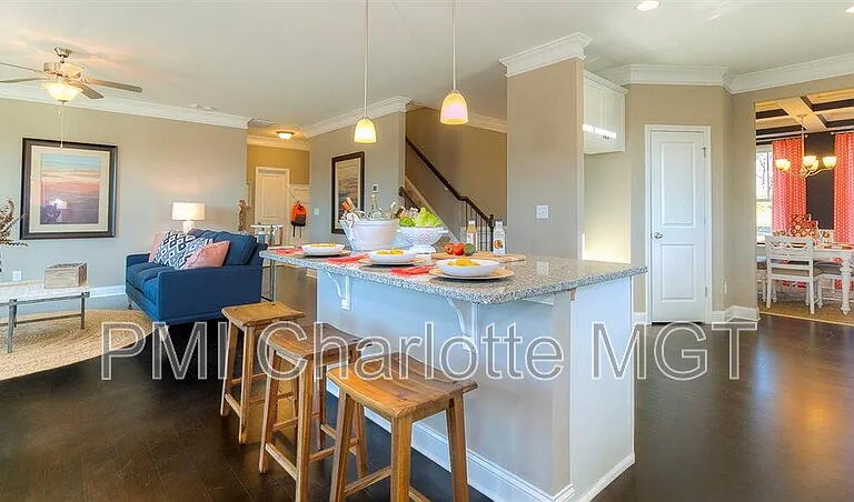 1120 Walbury Hl — Photo 7