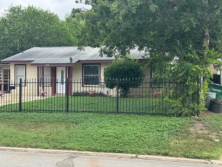 835 Utopia Ln — Photo 20