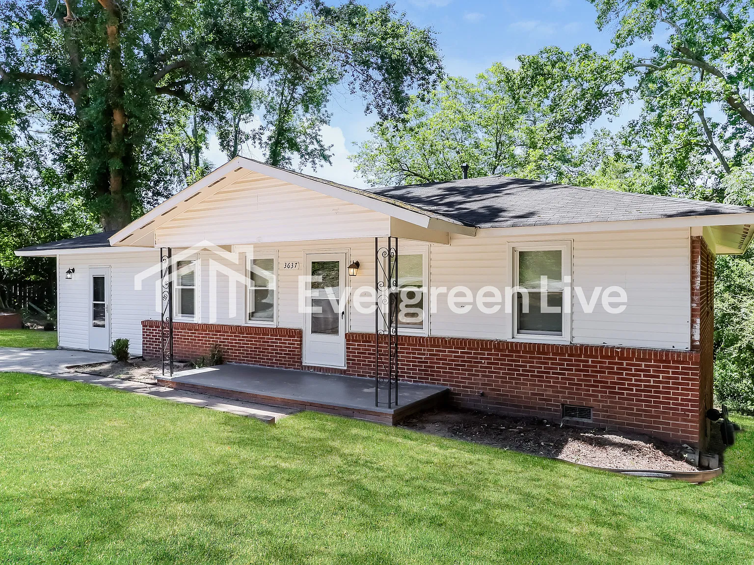 3 bed, 2.0 bath, 1224 sqft, $1,395 — Photo 2