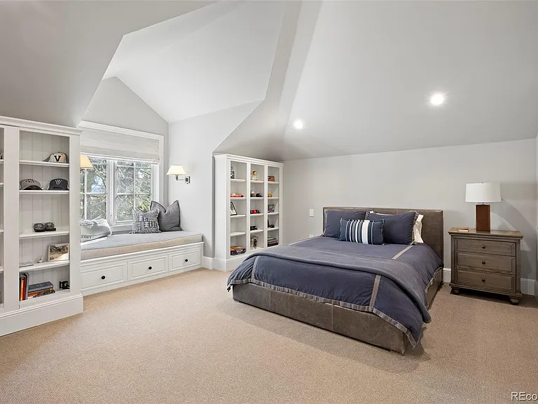 1350 E Greenwood Ln — Photo 36