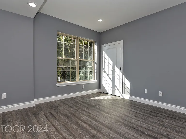 164-168 Atlantic St #303 — Photo 11