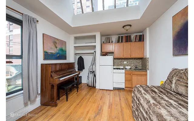 Rented by Douglas Elliman | media 28