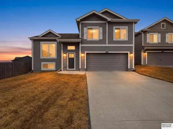 14907 Leeman Cir, Bennington, NE 68007
