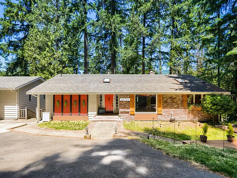 24714 SE Mirrormont Way — Photo 4