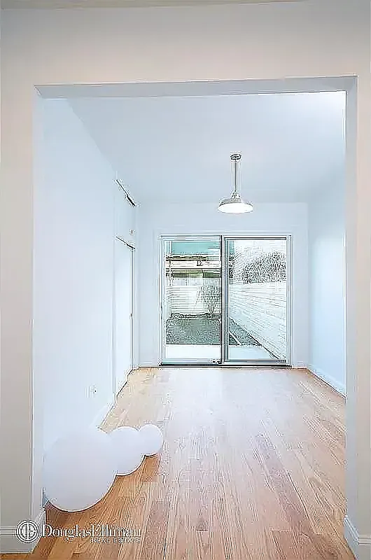 223 Devoe Street — Photo 3
