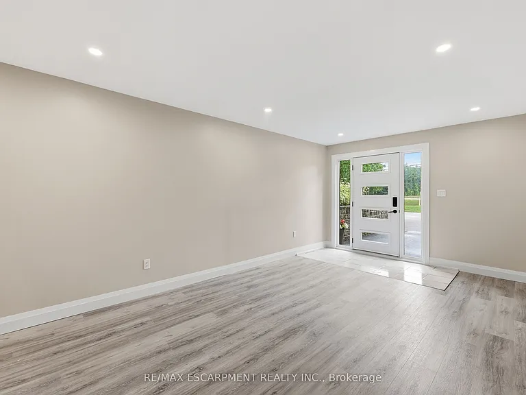 891 Centre Rd — Photo 5