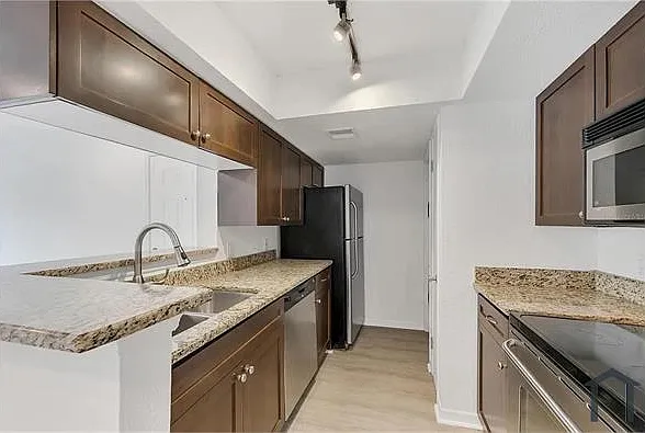 1 bed, 642 sqft, $1,800 — Photo 4