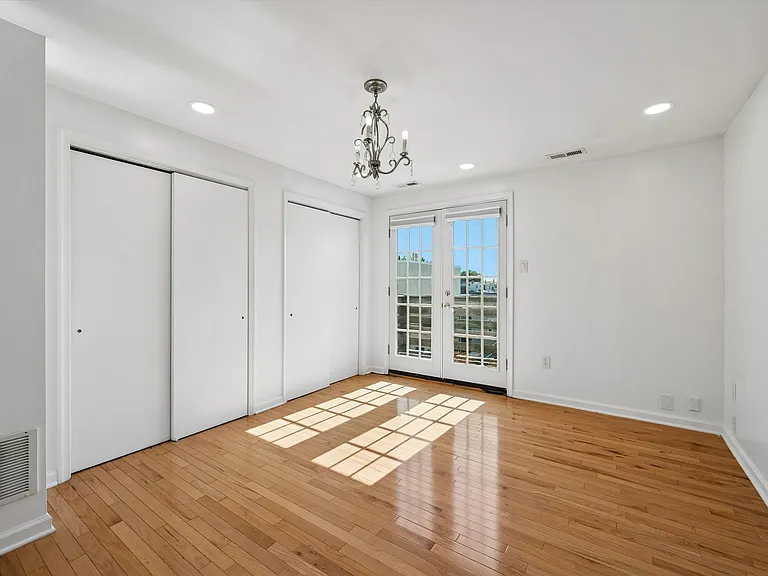 1527 S Broad St #3-R — Photo 8