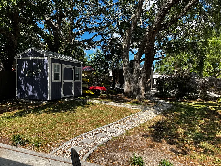 3403 Saxon Dr — Photo 45