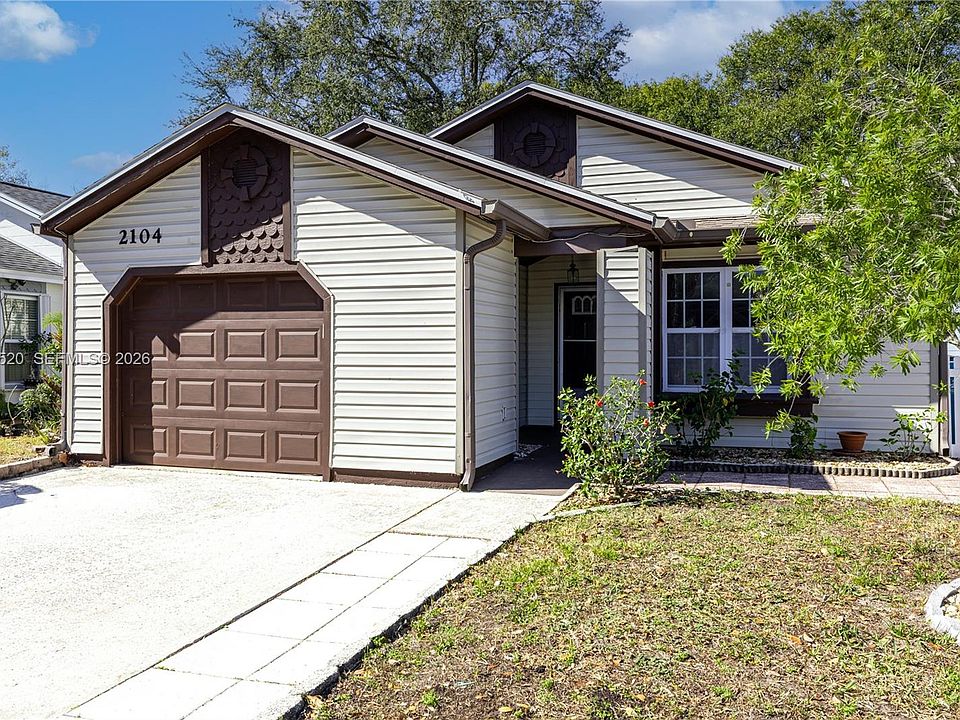 1st image of 2104 Winslow Dr #2104