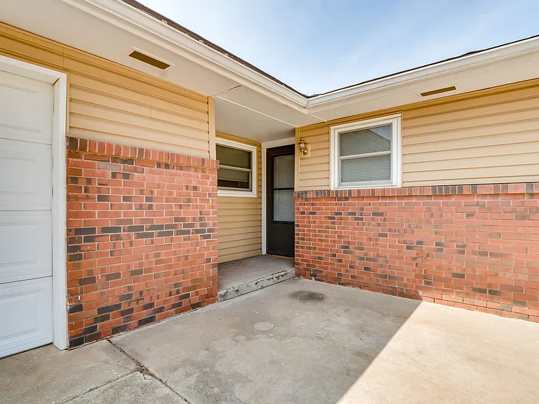 1805 Melody Dr — Photo 2
